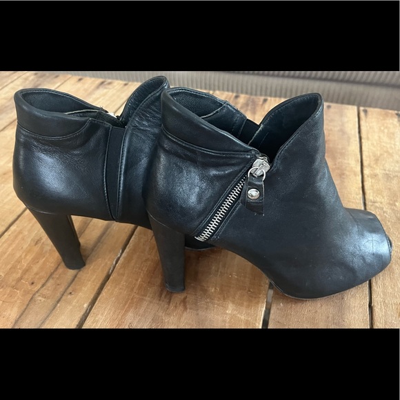 Stuart Weitzman Jump Peep-Toe Ankle Boot, Black-Size 8.5 - Picture 3 of 9